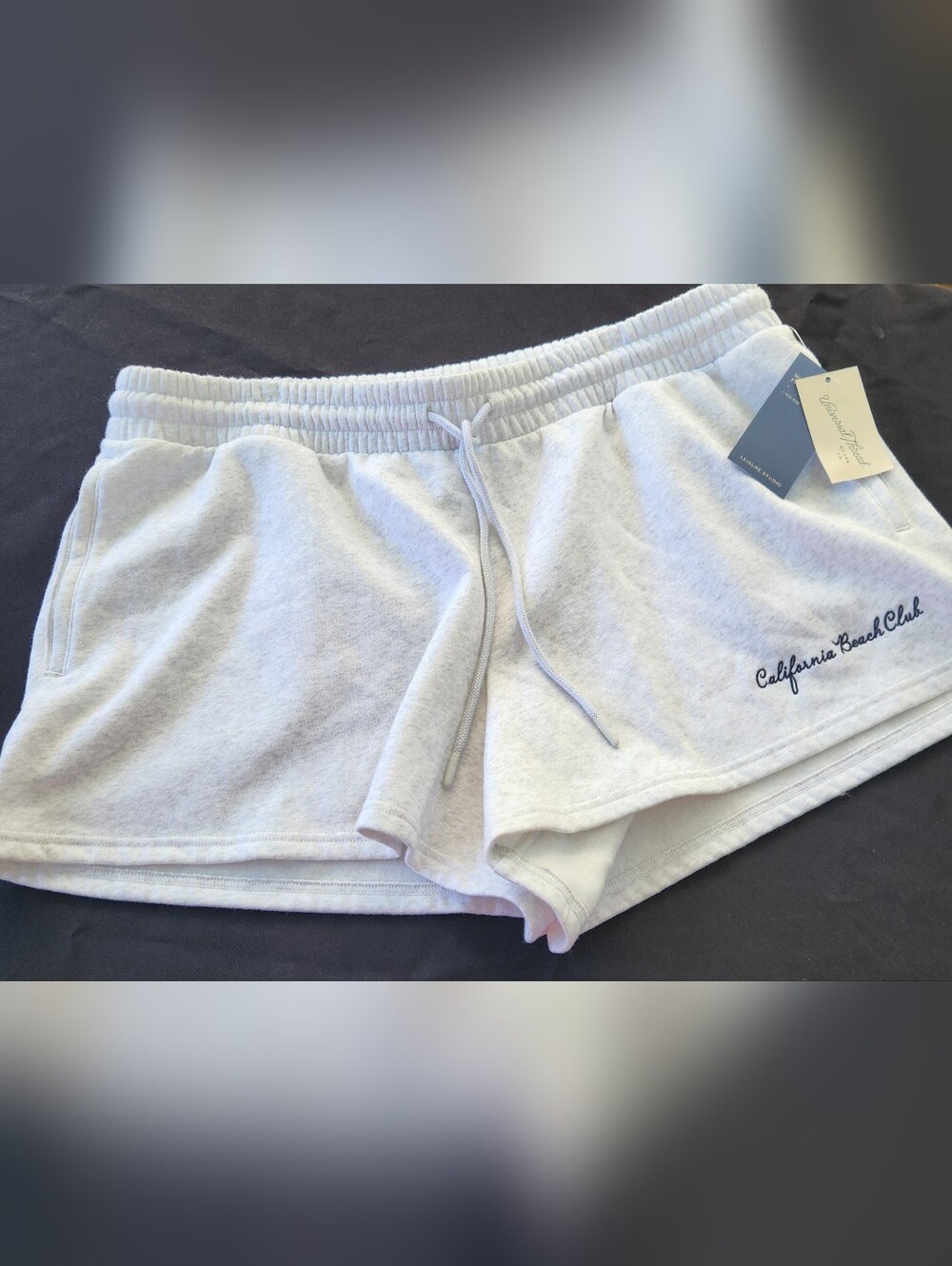 Offer $6.  Universal Thread XXl Waist 20 To 22 With Pockets Inseam 4"